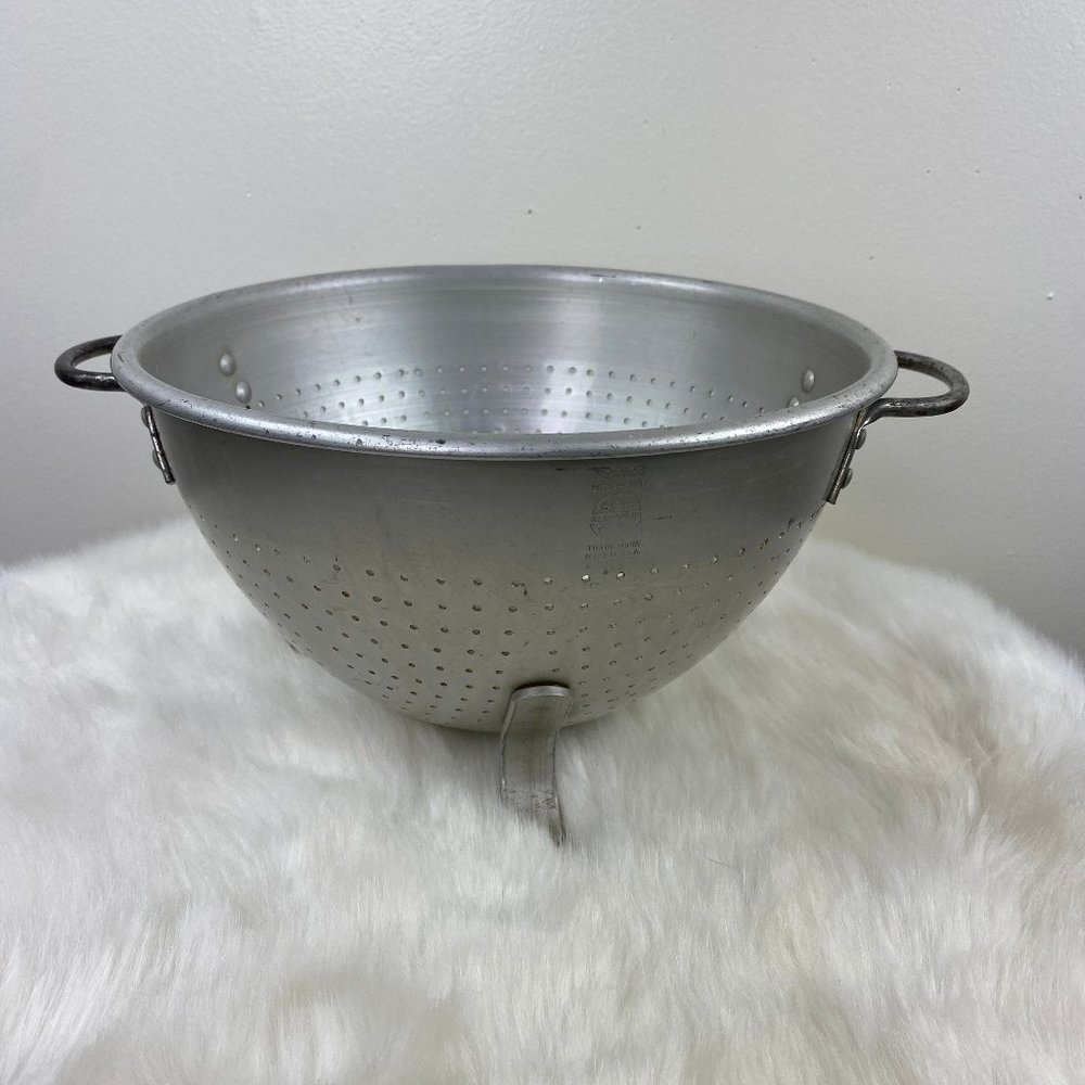 Vintage WEAR EVER heavy duty Aluminum -Colander Strainer- Footed Model A-3123